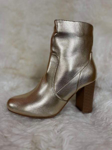 Bottines dorées à Châteaubriant